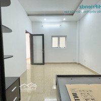 Chdv 2 Phòng Ngủ Ban Công 50M2 Ngay Cạnh Trường Đại Học Hutech, Gần Ngã Tư Hàng Xanh Bình Thạnh