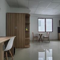 Căn hộ Studio có 3 cửa sổ thoáng mát gần sân bay Tân Sơn Nhất