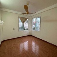 Nhà Lô Góc Nguyễn Văn Cừ 40M2 5T Mt5.5M, Gara, Dân Trí Cao, 7 Chỗ Thông Các Ngả