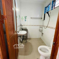 Có Ban Công, Cửa Sổ, Wc Riêng, Full Nt, Bùi Đình Tuý