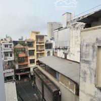 Cao Đạt - Phường 1 Quận 5 - Ôtô 7 Chỗ Ngủ Ở Cửa.