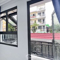 Studio Ban Cong Ngay Nguyễn Oanh