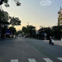 Phan Tứ, Gần Góc Ngã Tư Lê Quang Đạo, Gần Biển 122M2