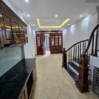 Bán Nhà Nguyễn Văn Linh, Thạch Bàn. Ôtô 7 chỗ đỗ. 31m2 x 5T, giá 4,1 tỷ. Lh 0965858116.