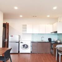 Cho thuê căn hộ dịch vụ tại Linh Lang, Ba Đình, 50m2, 1PN, ban công, đầy đủ nội thất mới hiện đại, sáng thoáng