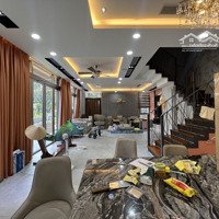 Cho Thuê Biệt Thự Góc 2Mặt Tiền- 200M² - 3 Lầu 4 Phòng Ngủkhu Compound Có Bảo Vệ