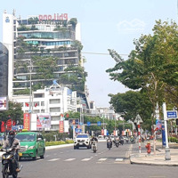 Nhà Tuyến Phố: Nguyễn Văn Linh, Có Sẵn Thang Máy, Nhà 5 Tầng