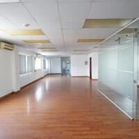 Cho thuê văn phòng 105m2 cửa sổ thông thoáng đường Võ Văn Tần, Quận 3