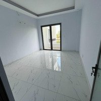 Cần Bán Nhà 1 Trệt 2 Lầu Cách Chợ Hưng Long 200M, Liên Hệ: 0777 927683