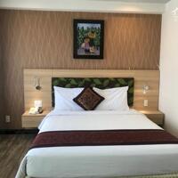 Cho thuê khách sạn mặt tiền Tuệ Tĩnh- Nha Trang. Khách sạn 150m2( 10* 15) , 15 tầng, 58 phòng