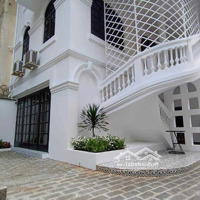 White Villa Hơn 700M2, Sân Vườn Thoáng Mát - Số 125 Nguyễn Cửu Vân, Quận Bình Thạnh!!!