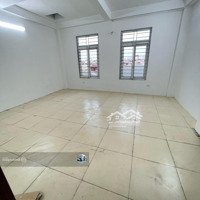 Cho Thuê Nhà Mặt Phố Trung Hoà 140M2*6 Tầng , Nhà Mới , Mặt Tiền 6M , Kinh Doanh Tốt, Giá 85 Triệu/Th