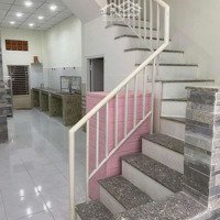 Nhà Trệt Lầu 2 Phòng Ngủkế St Vincom, Có 2 Máy Lạnh Đủ Tiện Ích Xung Quanh