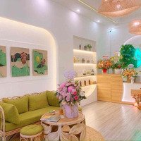 Cần Sang Lại Spa Đang Hoạt Động Mặt Tiền Đường Nguyễn Hiền Kdc 91B.