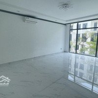 Chỉ 25 Triệu/Tháng Cho Nhà Phố 5 Tầng Có Thang Máy, Có Máy Lạnh Tại Vinhomes Grand Park Quận 9