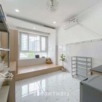 Studio Full Nội Thất Cửa Sổ Lớn Ngay Ngã Tư Hàng Xanh