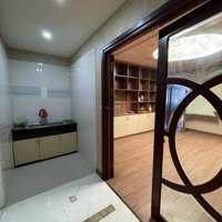 Nguyên Căn Cực Rộng Hơn 100M2 Với Sân Vườn Bảo Phù Ngay Ngọc Hà, Full Đồ, Vuông Vắn Chỉ 18 Triệu/Th