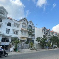 Cho Thuê Nguyên Căn Biệt Thự Chỉ 50 Triệu Diện Tích: 150M2 Kdc Himlam Q7Mặt Tiền16M Liên Hệ: 0908935765