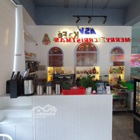 Sang Nhượng Quán Cafe Đối Diện Sân Bay Tsn, Rộng 34M2, Quận Tân Bình.