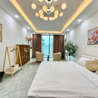 Tòa Nhà Mặt Bờ Sông Sét- Hoa Phượng Đỏ Rực - Vỉa Hè - 7 Tầng Thang Máy