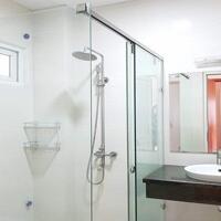 Cho thuê căn hộ dịch vụ tại Tô Ngọc Vân, Tây Hồ, 120m2, 2PN, đầy đủ nội thất hiện đại, ban công, sáng thoáng