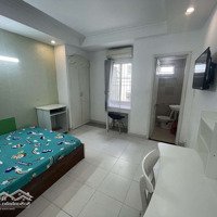 Studio Cửa Sổ Trời Thang Máy