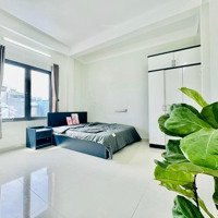 Trống Sẵn Studio Cửa Sổ Lớn