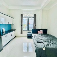 Trống Sẵn Studio Cửa Sổ Lớn