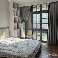 Cho Thuê Căn Hộ Studio, Full Nội Thất, Cửa Sổ Lớn, Hầm Xe Thang Máy, Gần Ngã Tư Hàng Xanh