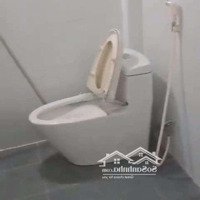 Phòng 17M2 Mới Sửa Gần Cao Đẳng Kỹ Nghệ, Có Quạt Thông Hơi,Toilet Sạch