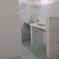 Phòng 17M2 Mới Sửa Gần Cao Đẳng Kỹ Nghệ, Có Quạt Thông Hơi,Toilet Sạch