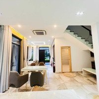 Biệt Thự Song Lập Lucasta Villa Khang Điền - Full Nội Thất - Đường 20M - Sân Vườn Rộng - Gara Ô Tô