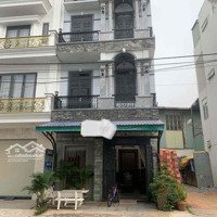 Nhà 240M2 3 Lầu Ngay Vincom Dĩ An Kinh Doanh Tốt