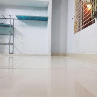 Phòng Rộng 30M2, Thoáng Mát, Khu Vực An Ninh, Yên Tĩnh, Phường 11