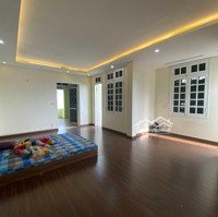 Cho Thuê Căn Hộ View Hồ Tây, Mặt Đường Nguyễn Đình Thi, Diện Tích 70M2X2T, 12 Triệu/Th. Liên Hệ: 09322.88997