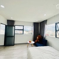 Penthouses Cao Cấp Sẵn Nội Thất, Cửa Sổ Trời Thoáng Mát, 1 Phòng Ngủ.