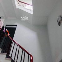 Cho Thuê Nhà Riêng Rộng Hơn 80M2 Xây 2 Tầng Mới Đẹp, Cổng Nhà Xe 3 Gác Chạy Qua. Ô Tô Đỗ 30Mét.