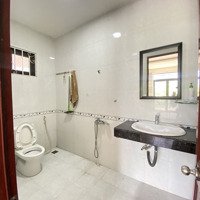 Cho Thuê Nhà Kiểu Biệt Thự 200M2 Đất, Gồm 4 Phòng Ngủrộng Phù Hợp Mở Cty.