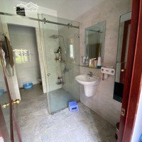 Bán Nhà Mặt Tiền Đường C1 Full Nội Thất Khu Đô Thi Vĩnh Điềm Trung Nha Trang,View Bờ Hồ Chỉ 8 Tỷ !