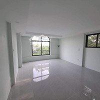 Tôi Chính Chủ Cho Thuê Nhà Mới, 95M2, 3.5 Tầng, Giá: 125 Triệu. Khu Đinh Liệt, Q. Hoàn Kiếm