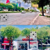 Hiếm! Cho Thuê Showroom 300M2, Ngang 10M, Mặt Tiền 30/4