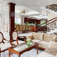 Villa Sân Vườn 4 Phòng Ngủ Ngay Cạnh Biển Nha Trang 45 Triệu/Tháng