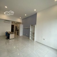 Cho Thuê Văn Phòng Officetel 36M2 Tại Garden Gate - Hướng Đông Nam. Sẵn Nội Thất Y Hình, Trống Sẵn