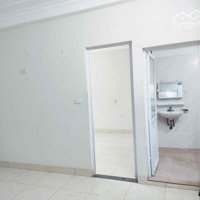 Nhà Mới 45M2 Có 2 Phòng, Giá Bán 4,5 Triệu, Có Điều Hoà, Nóng Lạnh