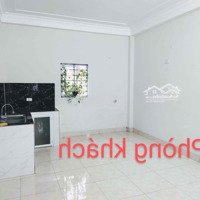 Nhà Mới 45M2 Có 2 Phòng, Giá Bán 4,5 Triệu, Có Điều Hoà, Nóng Lạnh