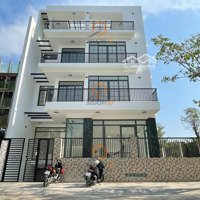 Cho Thuê Văn Phòng Đảo Kim Cương Quận 2: 10M X 20M Hầm, 4 Lầu, Sàn Suốt. Giá Bán 100 Triệu. T9 Giao Nhà