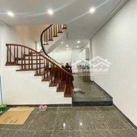 Cho Thuê Nhà Nguyên Căn Tại Hoàng Cầu, Diện Tích 50M2 X 5T, Thông Sàn. Giá Cho Thuê 18 Triệu/Tháng