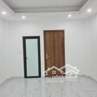 Cho Thuê Nhà 5 Tầng 1 Tum Ở Mễ Trì, Oto Đỗ Tránh, Giá 19 Triệu/Tháng.