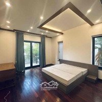 Biệt Thự 200 M 4 Ngủ Kk Full Đồ Sài Đồng Vinhom Riverside Thang Máy