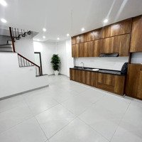 Bán Nhà Mặt Phố Trần Cung, Rộng 40M2, 5 Tầng, Mới Xây Đẹp Không Tỳ Vết, Giá Chào Bán 5.5 Tỷ